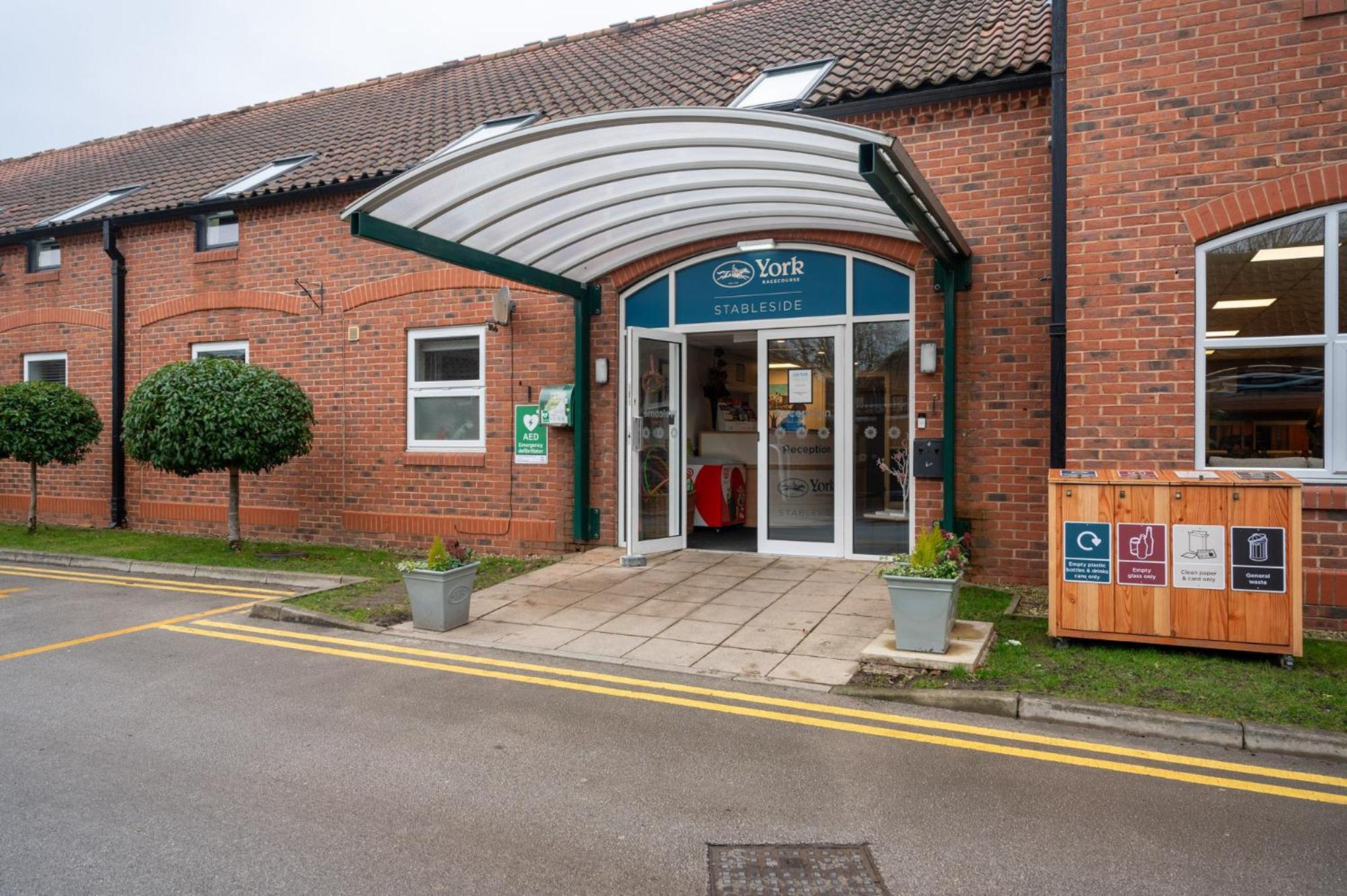 Stableside Hostel At York Racecourse — Photos 2